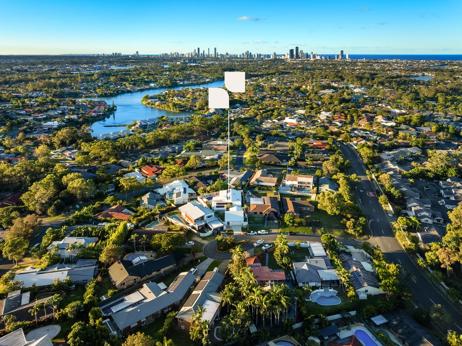 Robina Context. Front garden of a Gold Coast residence by SunnyDay Development.