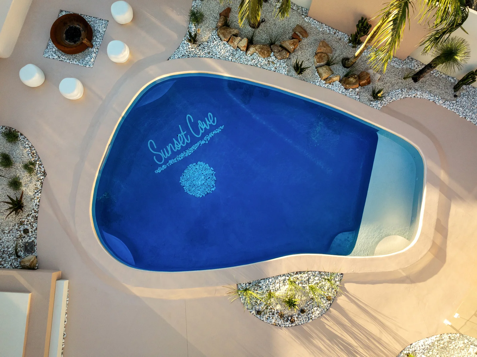 Pool Geometry. Back garden of a Gold Coast residence by SunnyDay Development.