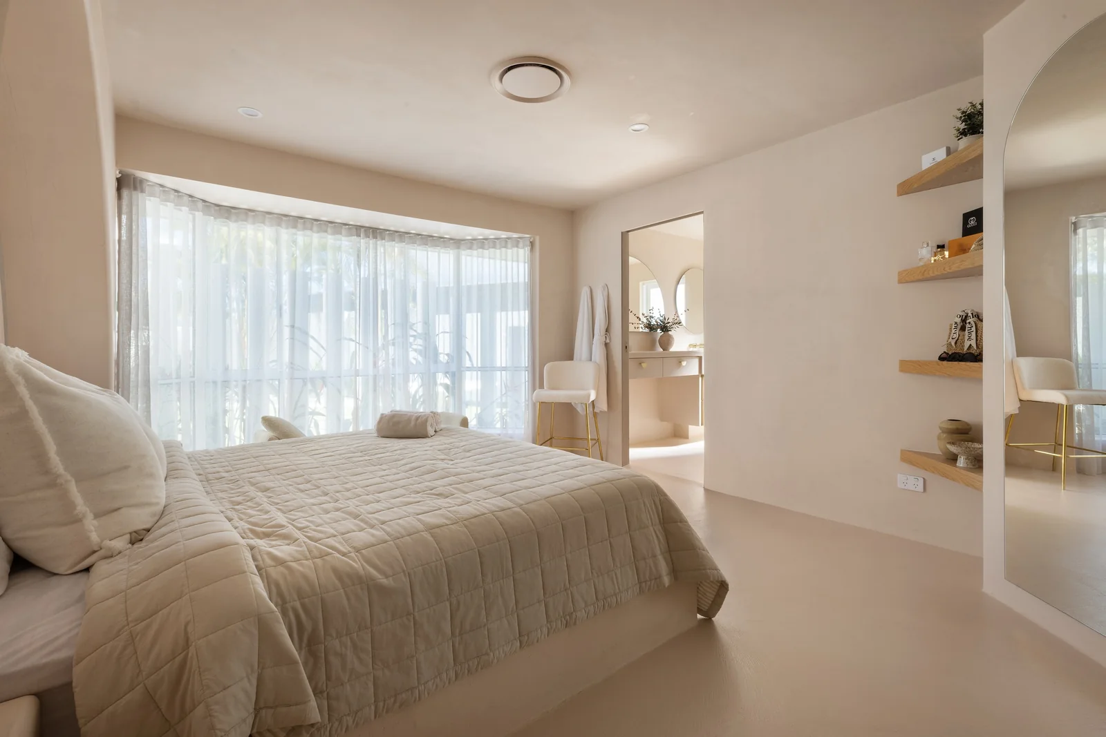 Garden Bedroom. Queen bedroom of a Gold Coast residence by SunnyDay Development.