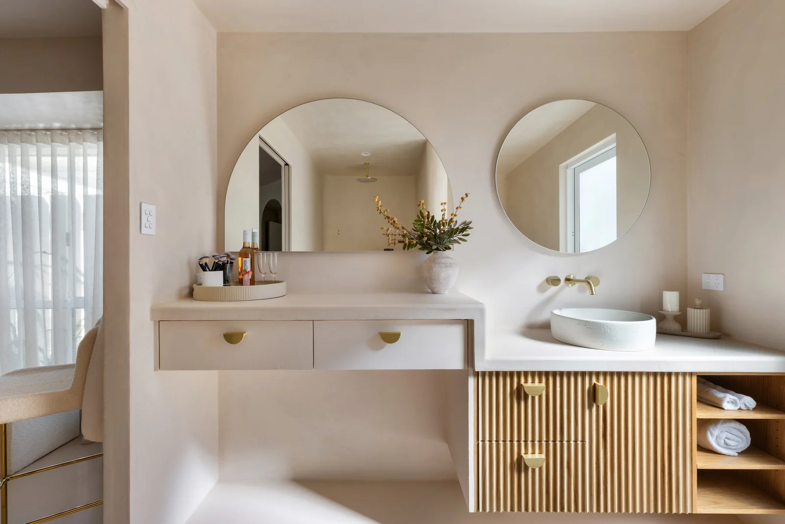 Twin Vanity. Queen ensuite of a Gold Coast residence by SunnyDay Development.