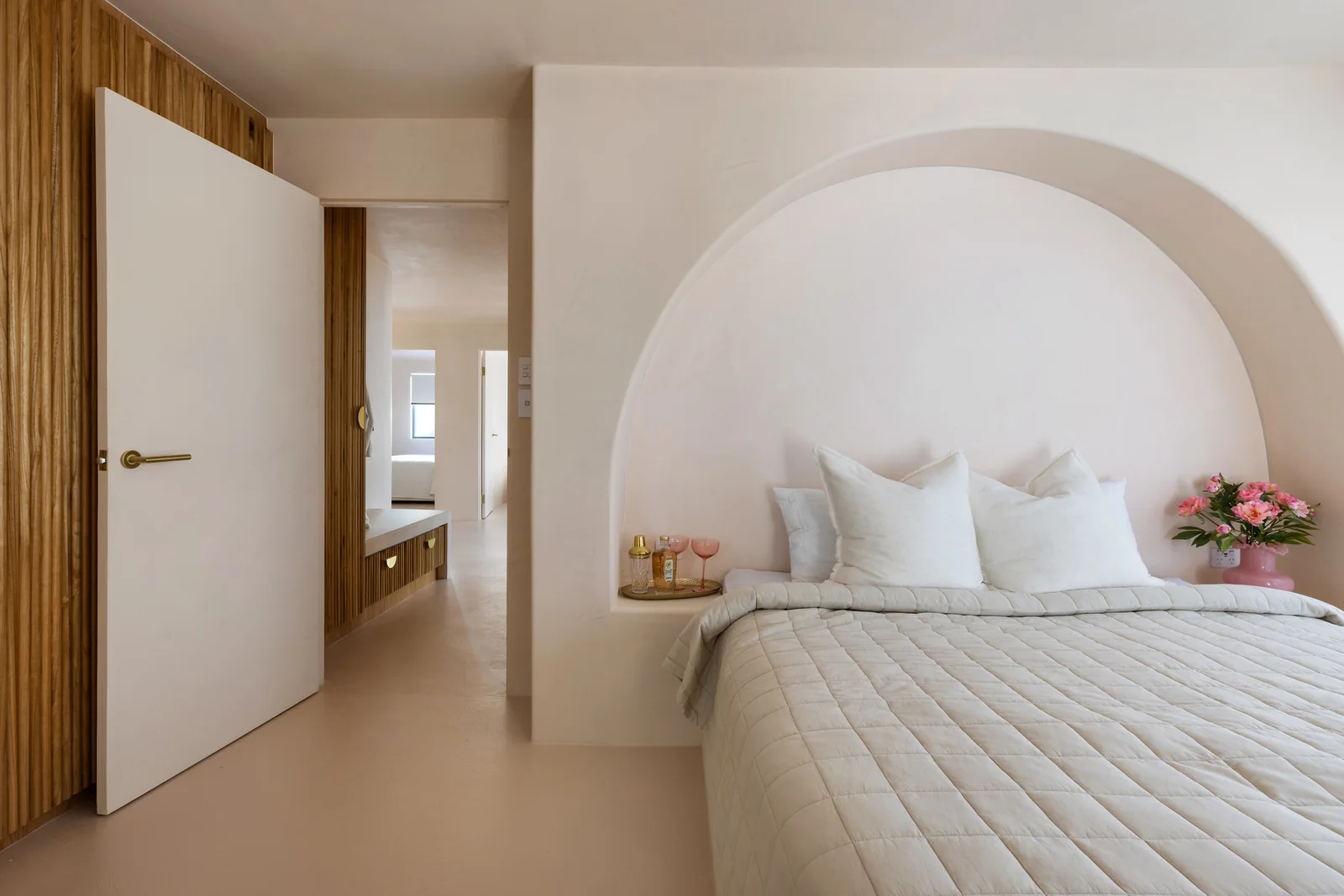 Arched Bedroom. Queen bedroom of a Gold Coast residence by SunnyDay Development.