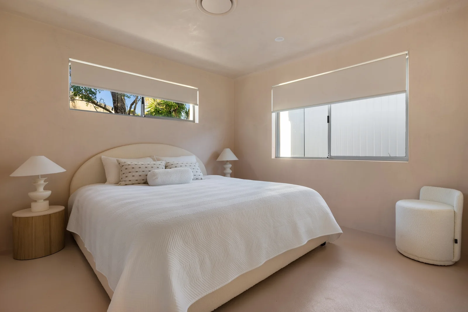 Quiet Bedroom. King bedroom of a Gold Coast residence by SunnyDay Development.