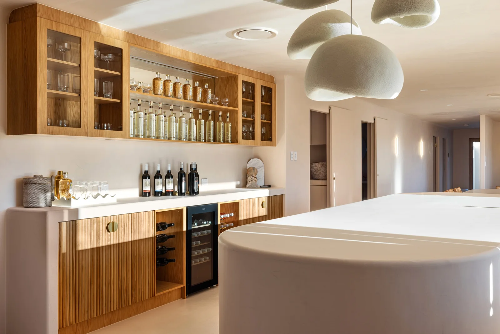 Garden Lounge. Butlers pantry of a Gold Coast residence by SunnyDay Development.