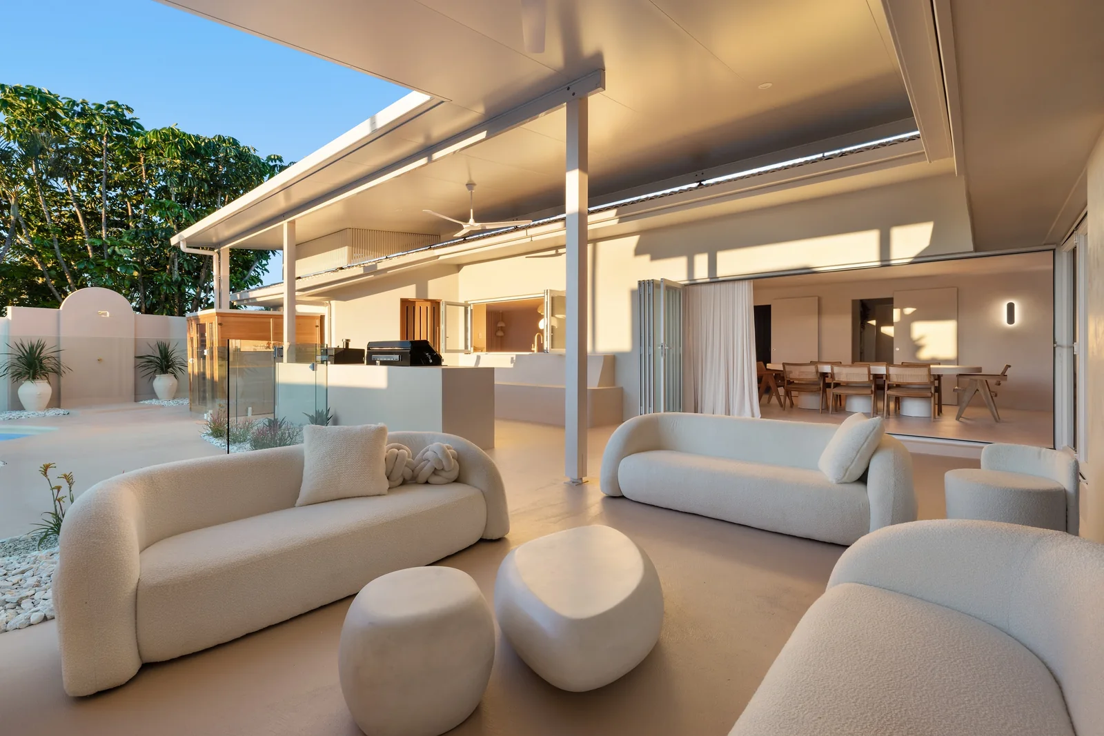 Pavilion Terrace. Entertainment and barbecue area of a Gold Coast residence by SunnyDay Development.