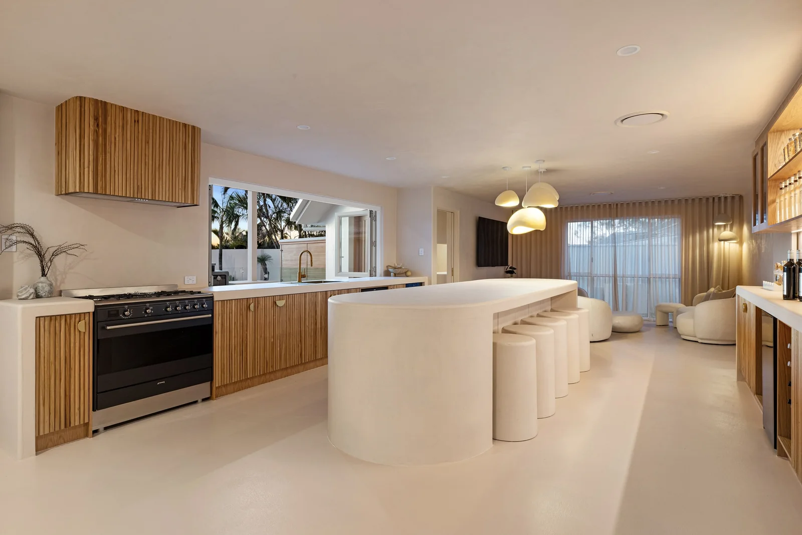 Entertainer's Kitchen. Kitchen of a Gold Coast residence by SunnyDay Development.