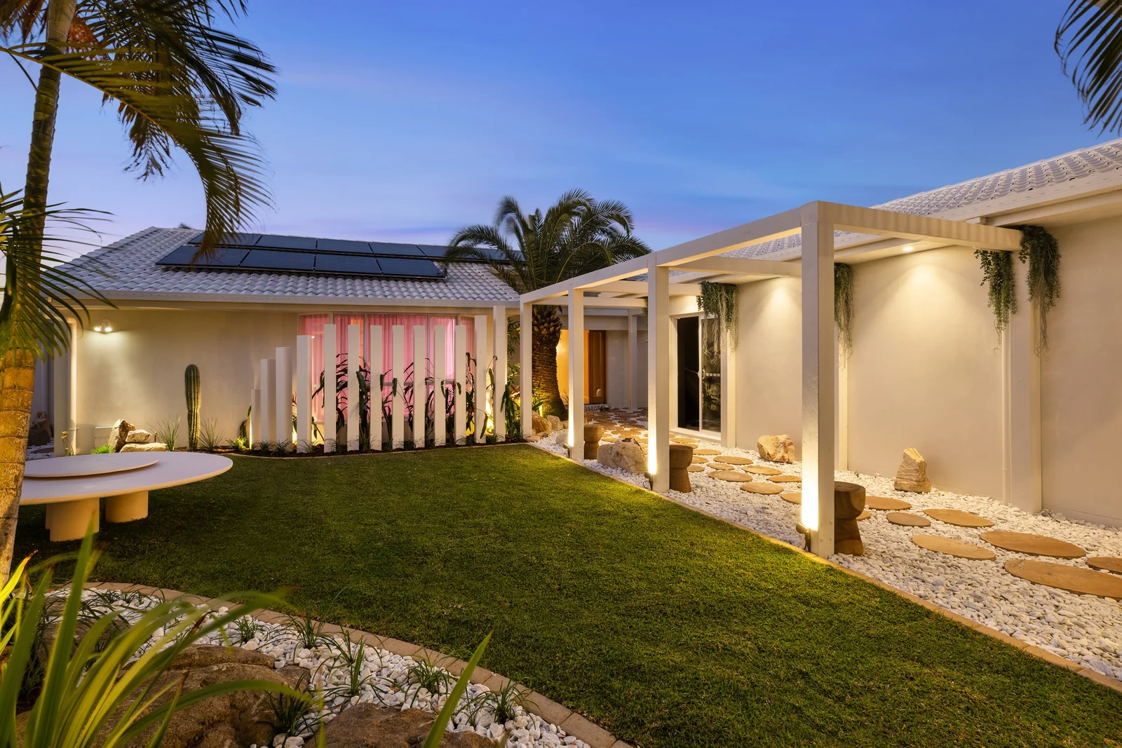 Garden Residence. Back garden of a Gold Coast residence by SunnyDay Development.