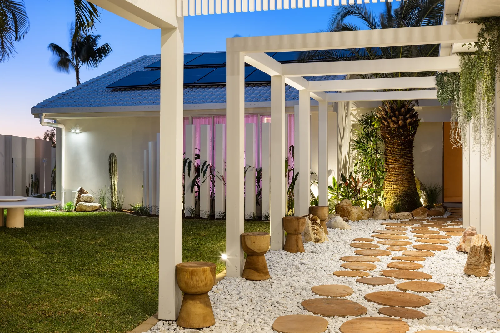 Lit Garden Walk. Side path of a Gold Coast residence by SunnyDay Development.