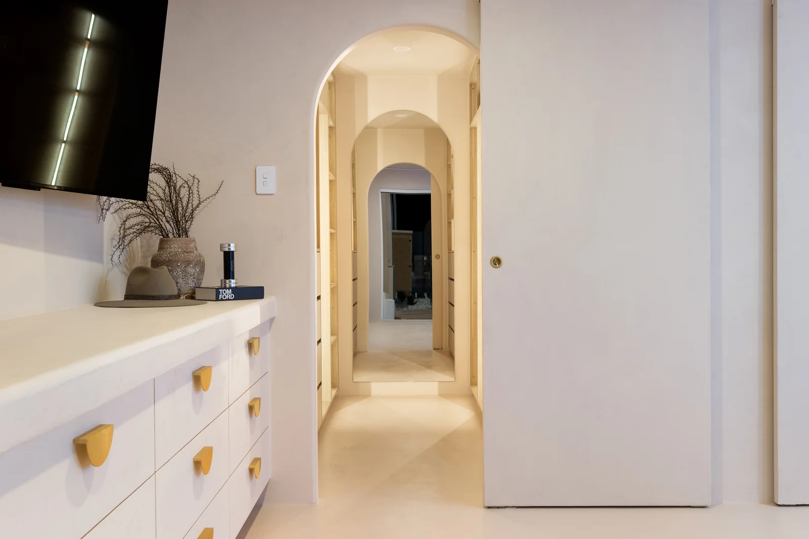 Arched Powder Room. Main bathroom of a Gold Coast residence by SunnyDay Development.