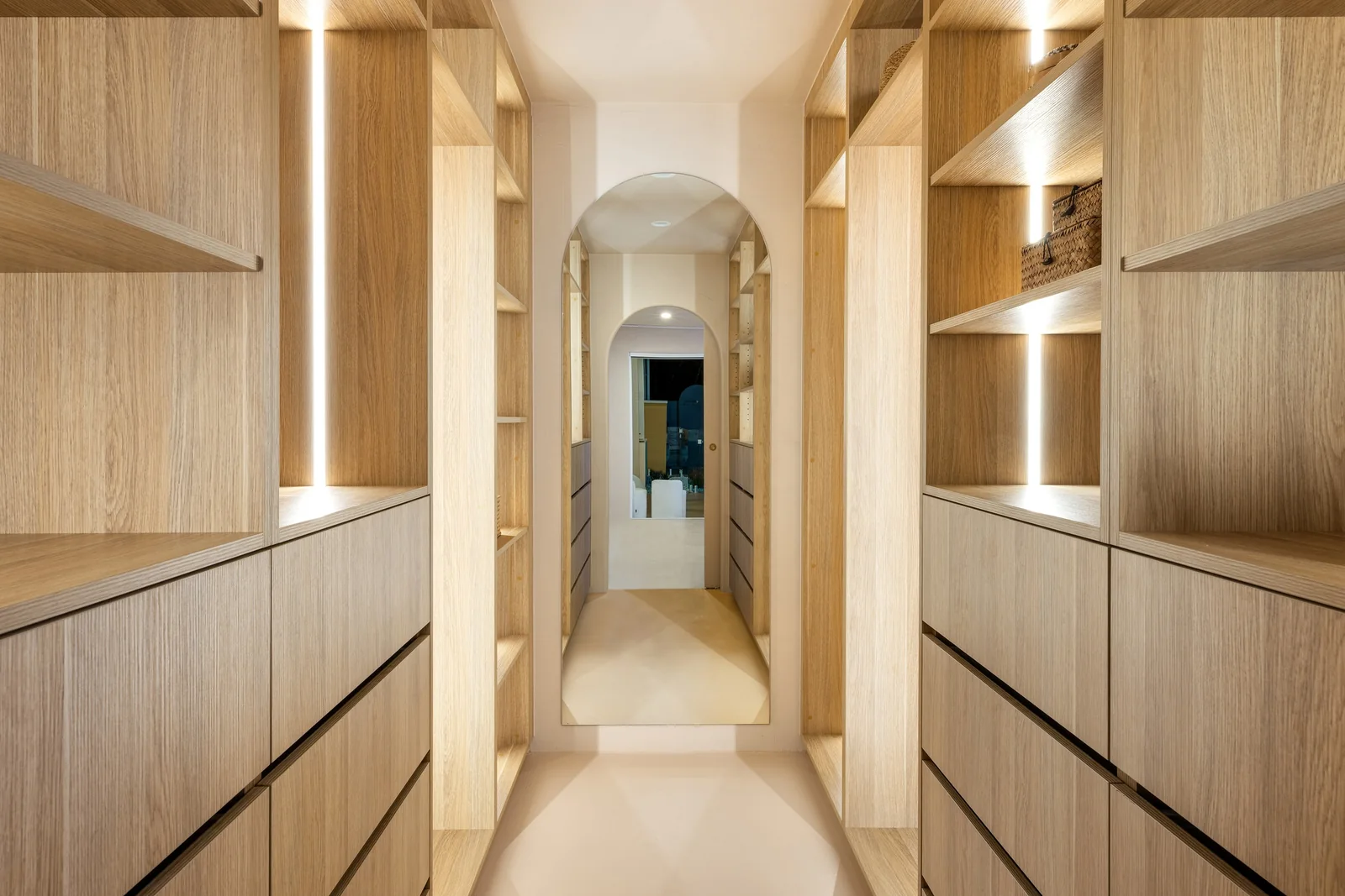 Dressing Gallery. King bedroom of a Gold Coast residence by SunnyDay Development.