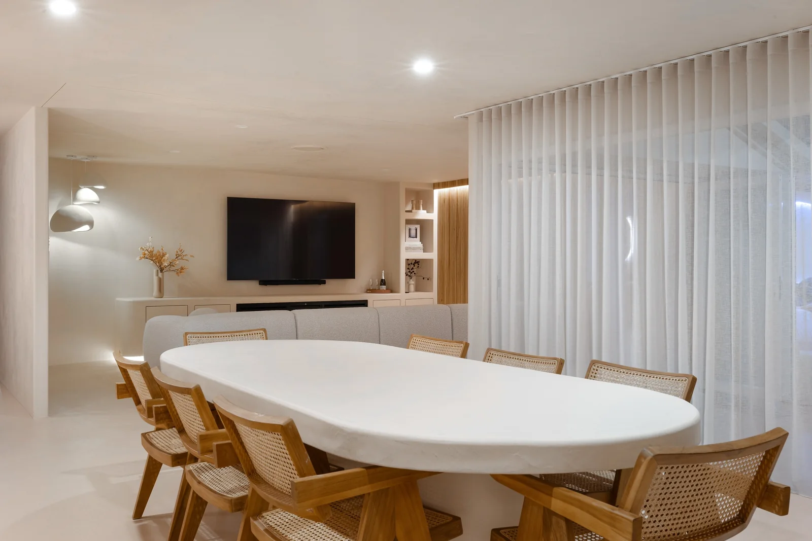 Evening Dining. Dining area of a Gold Coast residence by SunnyDay Development.