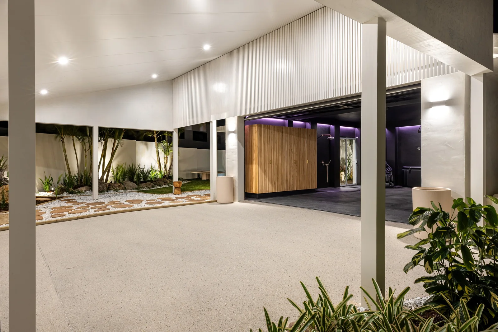 Night Pavilion. Wellness centre of a Gold Coast residence by SunnyDay Development.