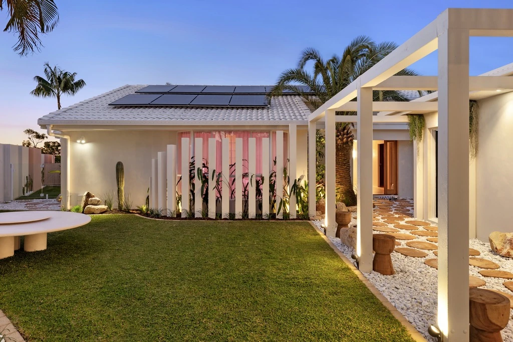 Landscaped curved courtyard beside a contemporary residence